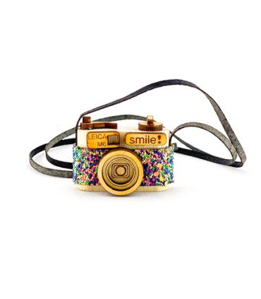 گردنبند چوبی مدل دوربین عکاسی